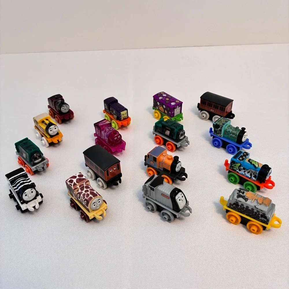 Fisher-Price Thomas & Friends Minis Toy Train 16 Pack Miniature Trains